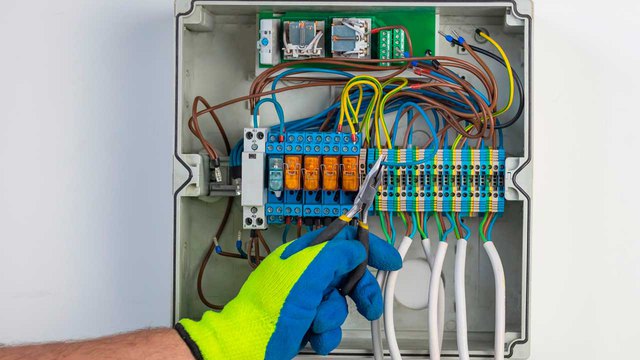 The old electrical service panel inceases the chance of appearance of safety risks 