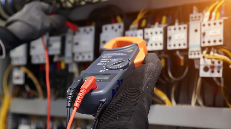 How To Test A Circuit Breaker With A Digital Multimeter